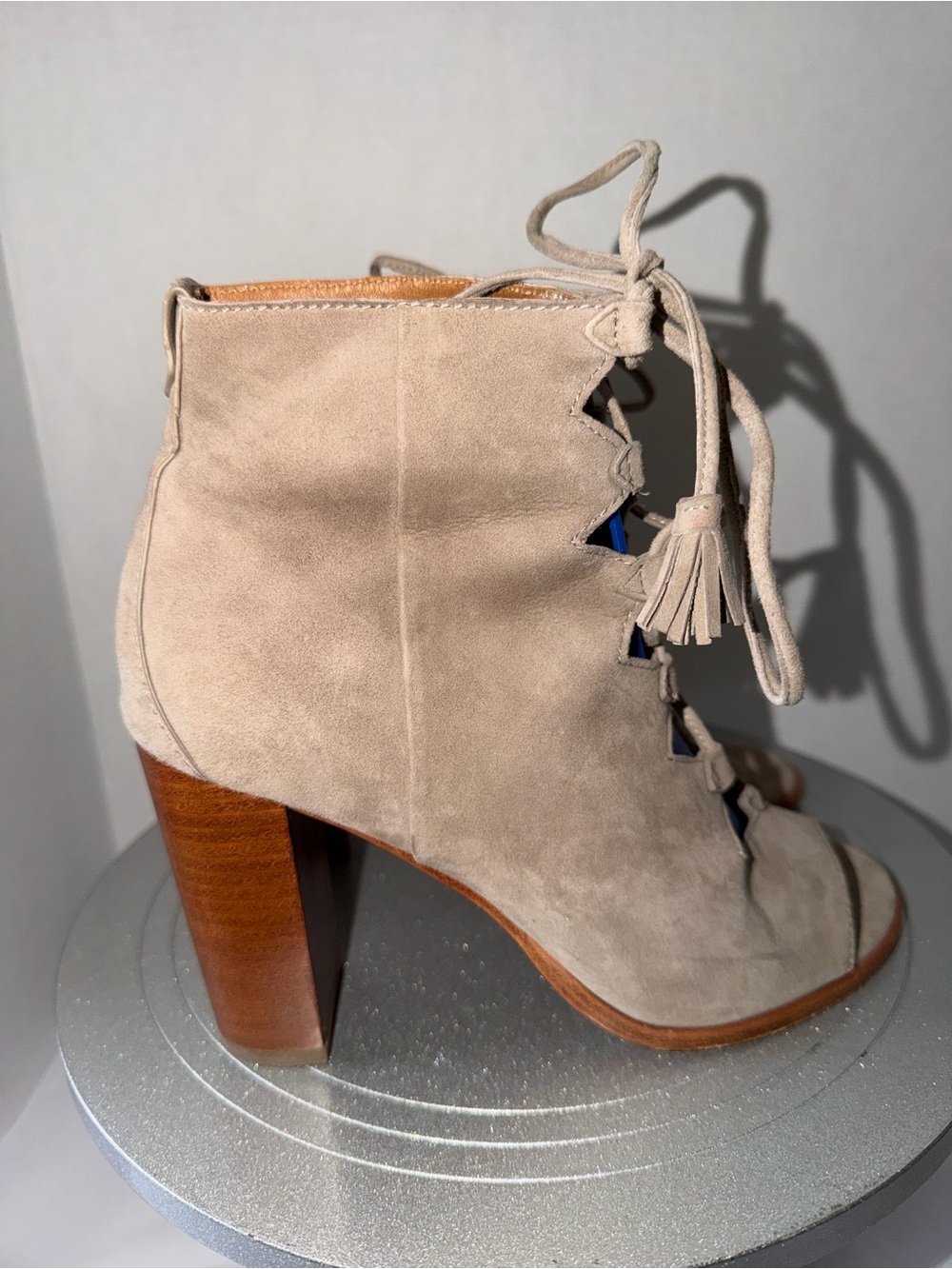 Frye Gabby Chillie Ankle Booties Taupe And Wood Heel Block Sz Women’s 7M